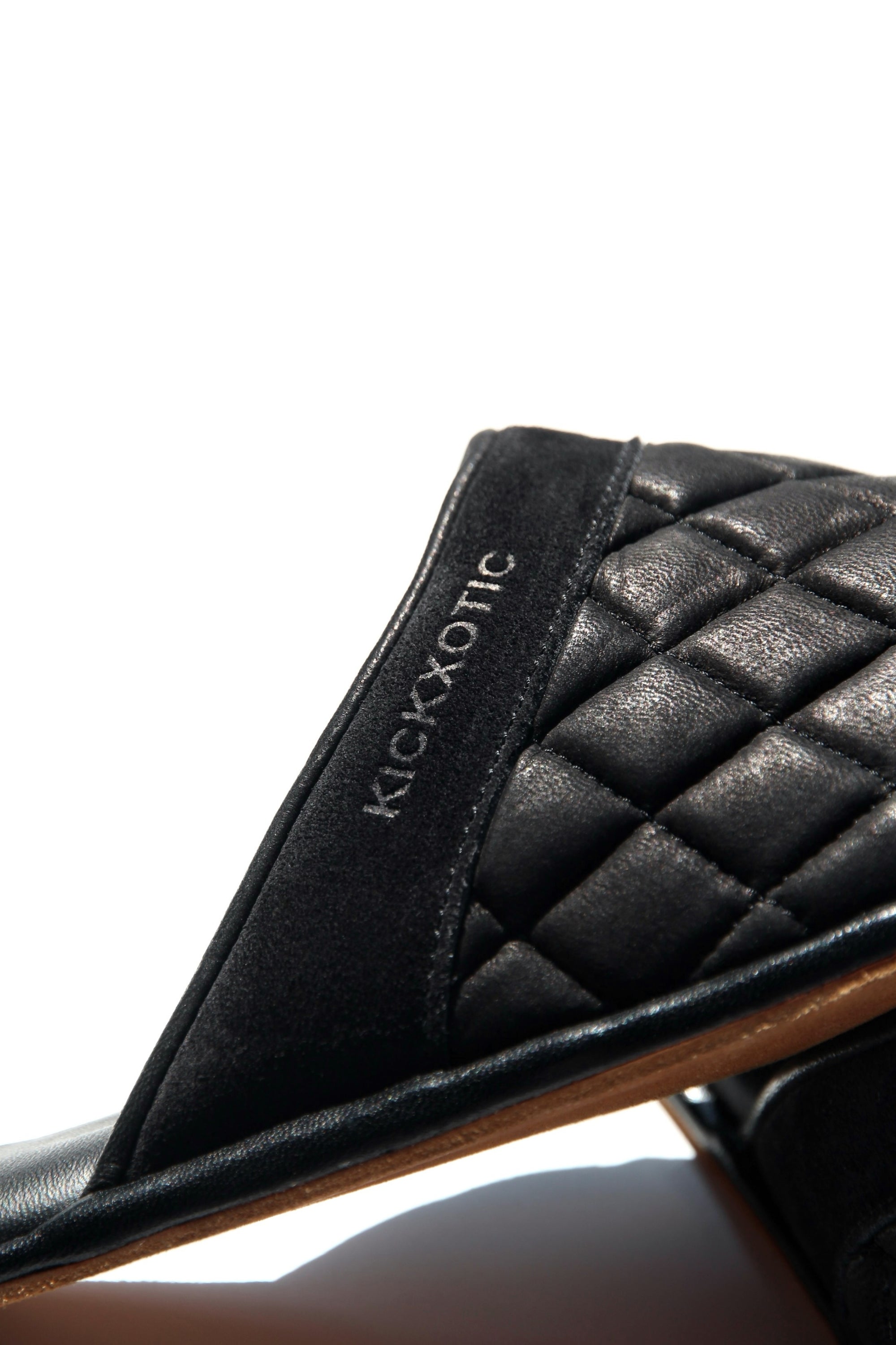 The Lounge Slipper – Onyx