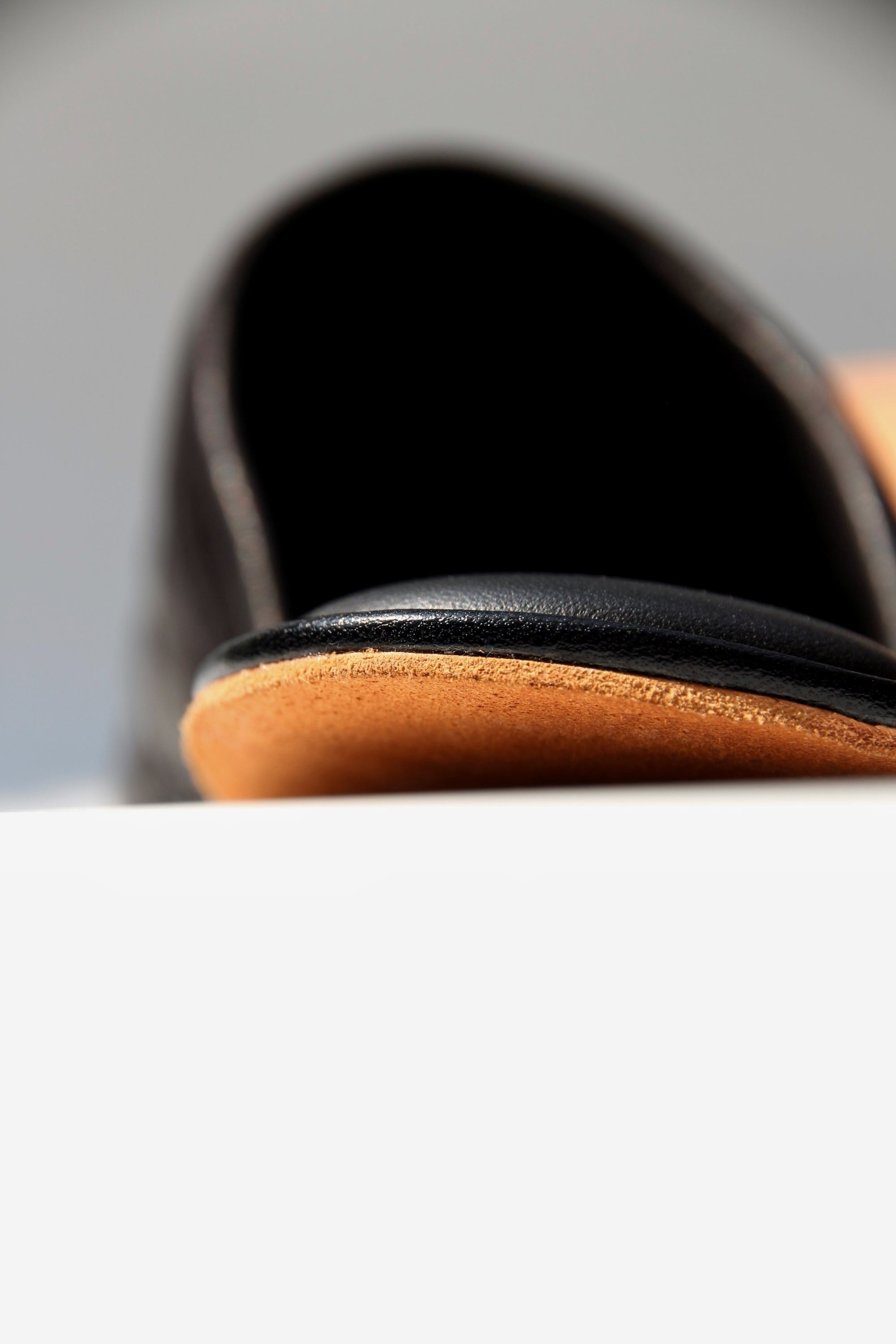 The Lounge Slipper – Onyx