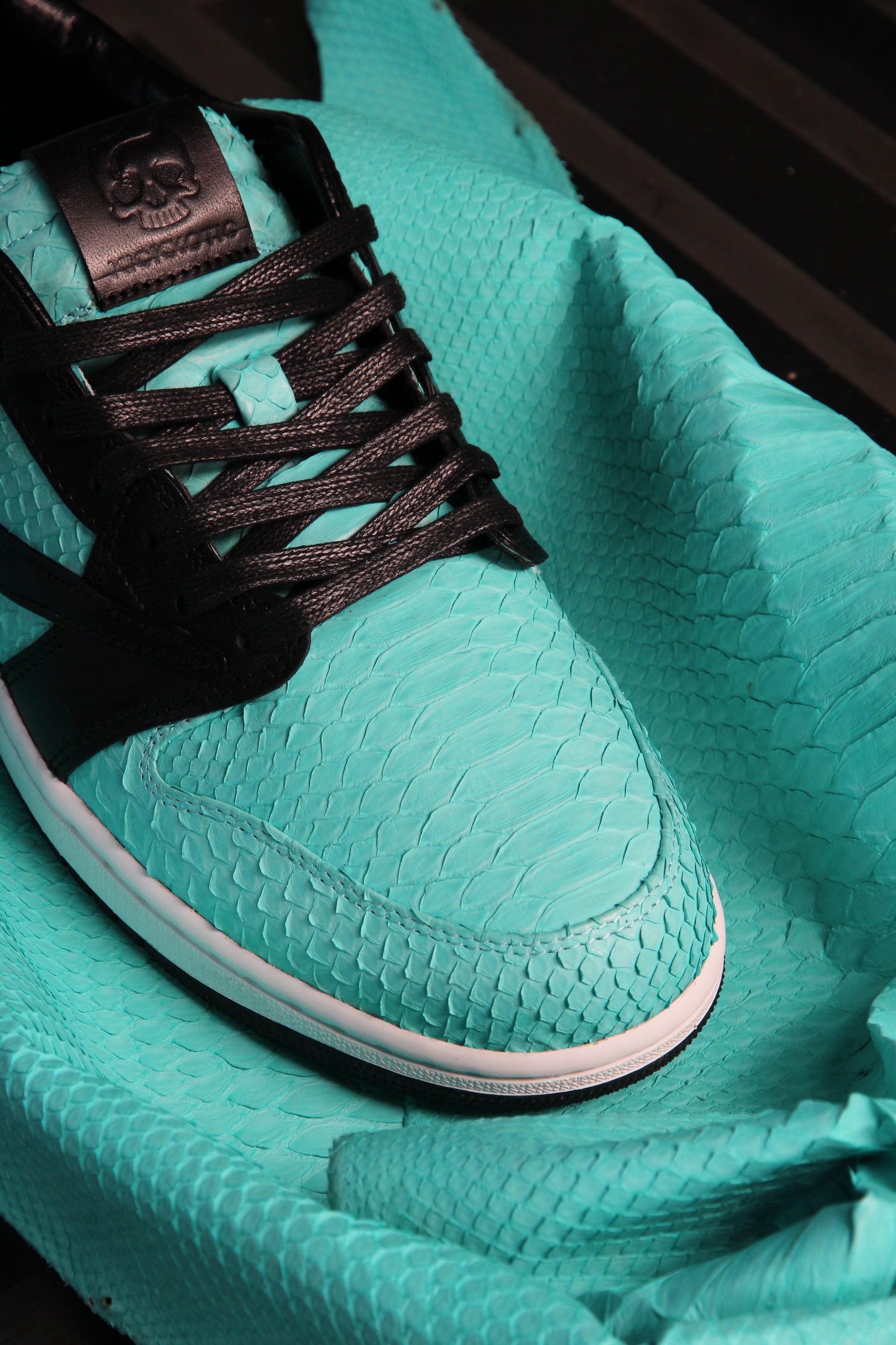 Air Jordan 1 Low Travis Scott "Midnight Tiffany"