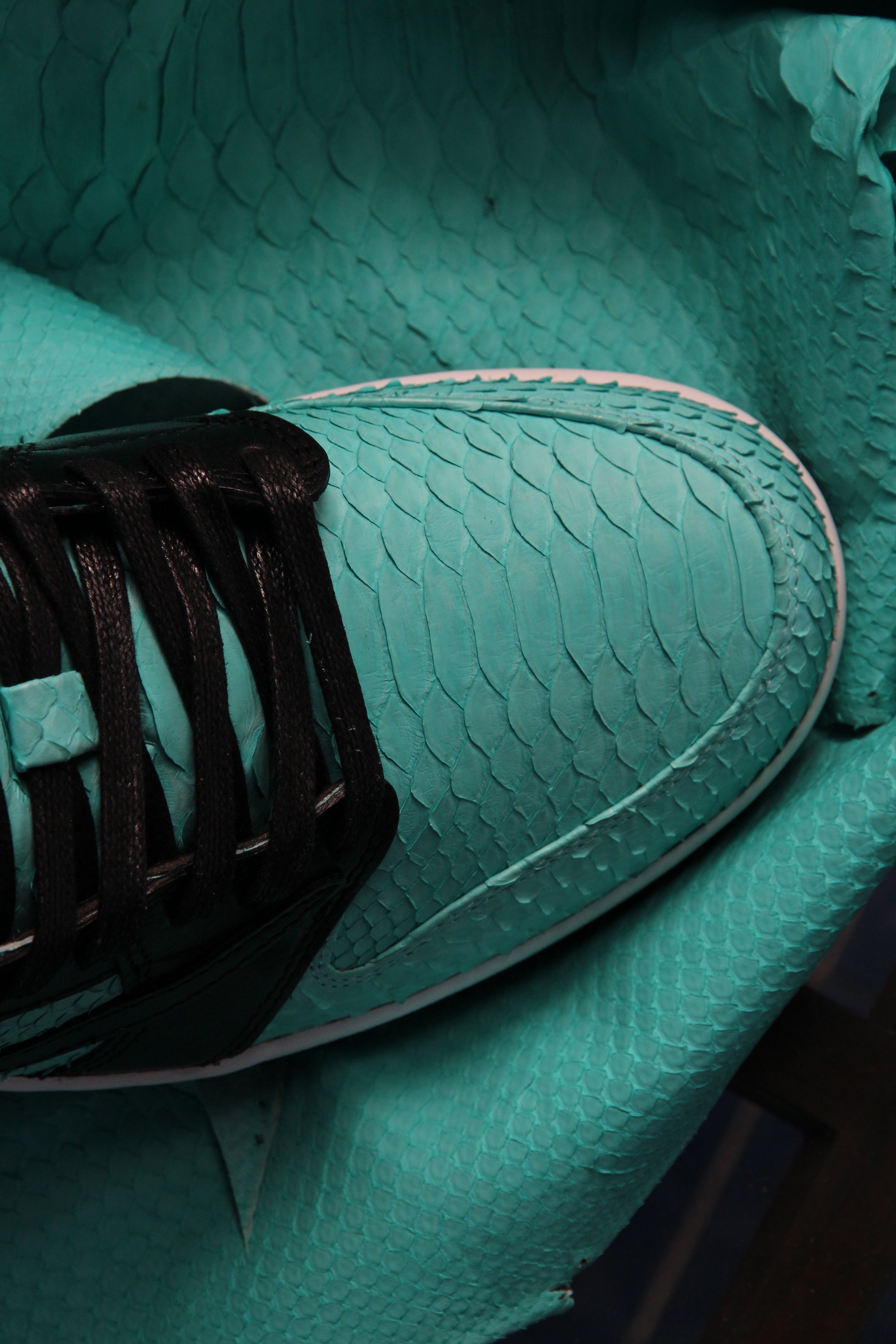 Air Jordan 1 Low Travis Scott "Midnight Tiffany"