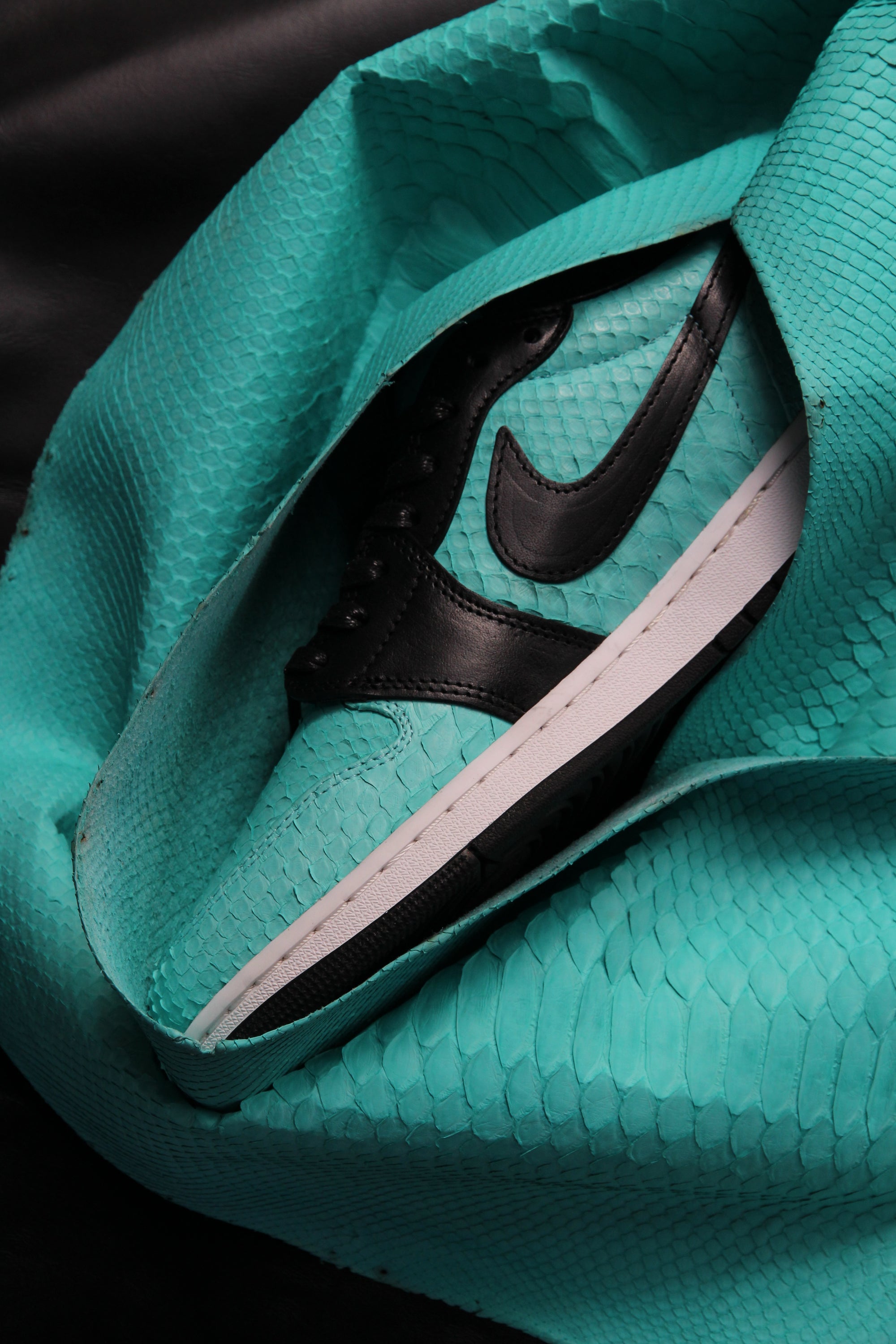 Air Jordan 1 Low Travis Scott "Midnight Tiffany"