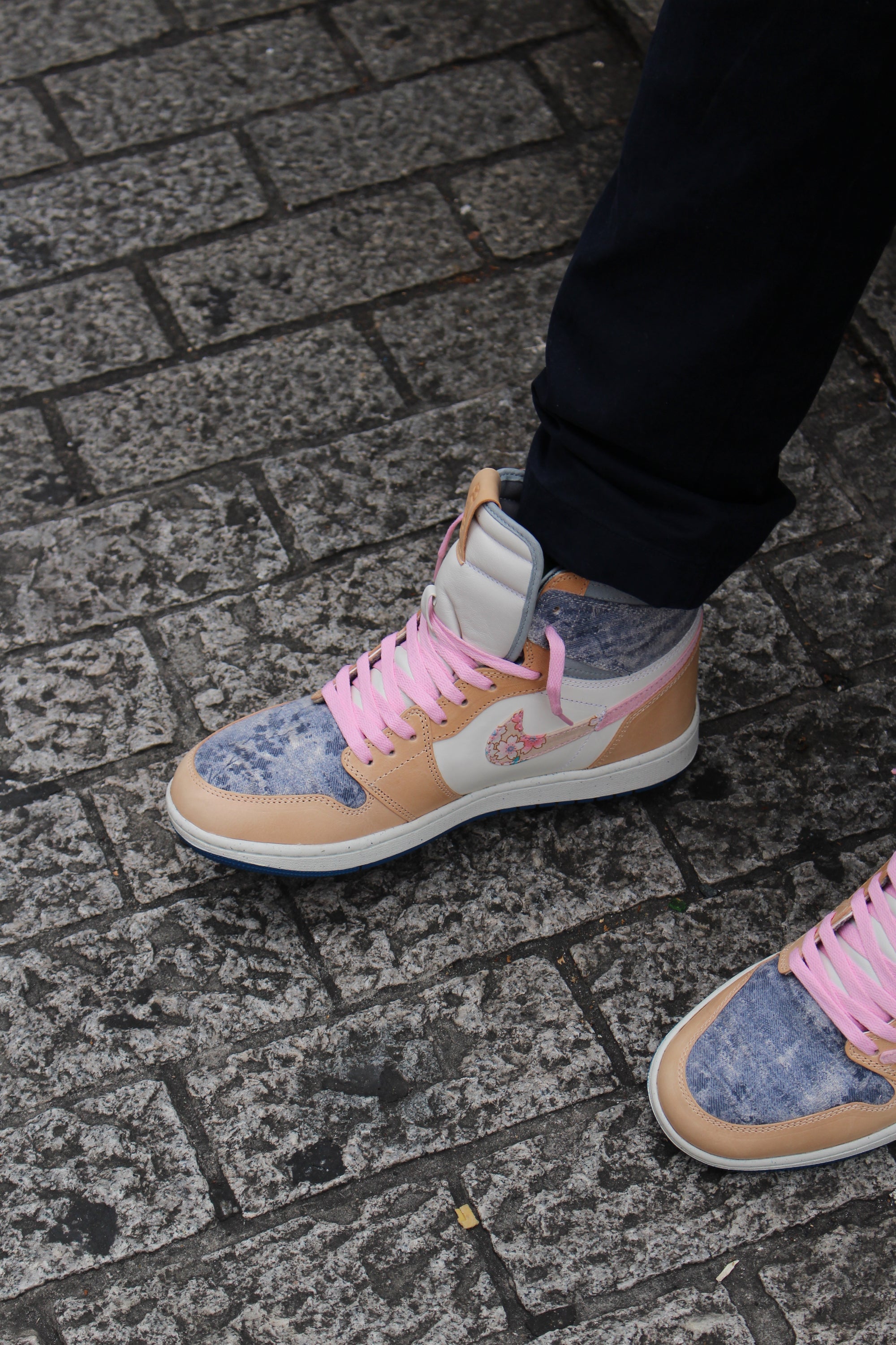 Air Jordan 1 High Travis Scott "Tokyo Bloom"