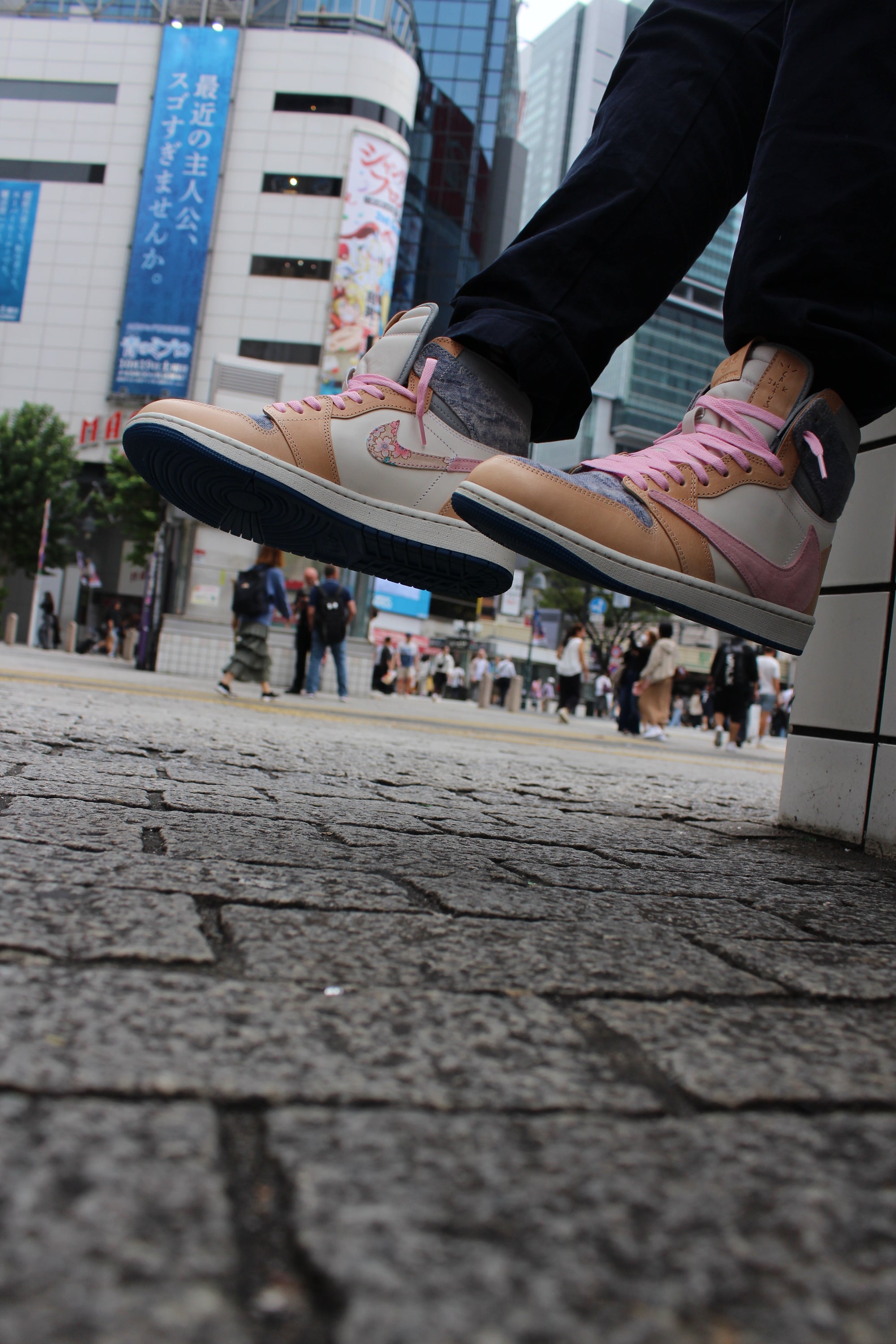 Air Jordan 1 High Travis Scott "Tokyo Bloom"