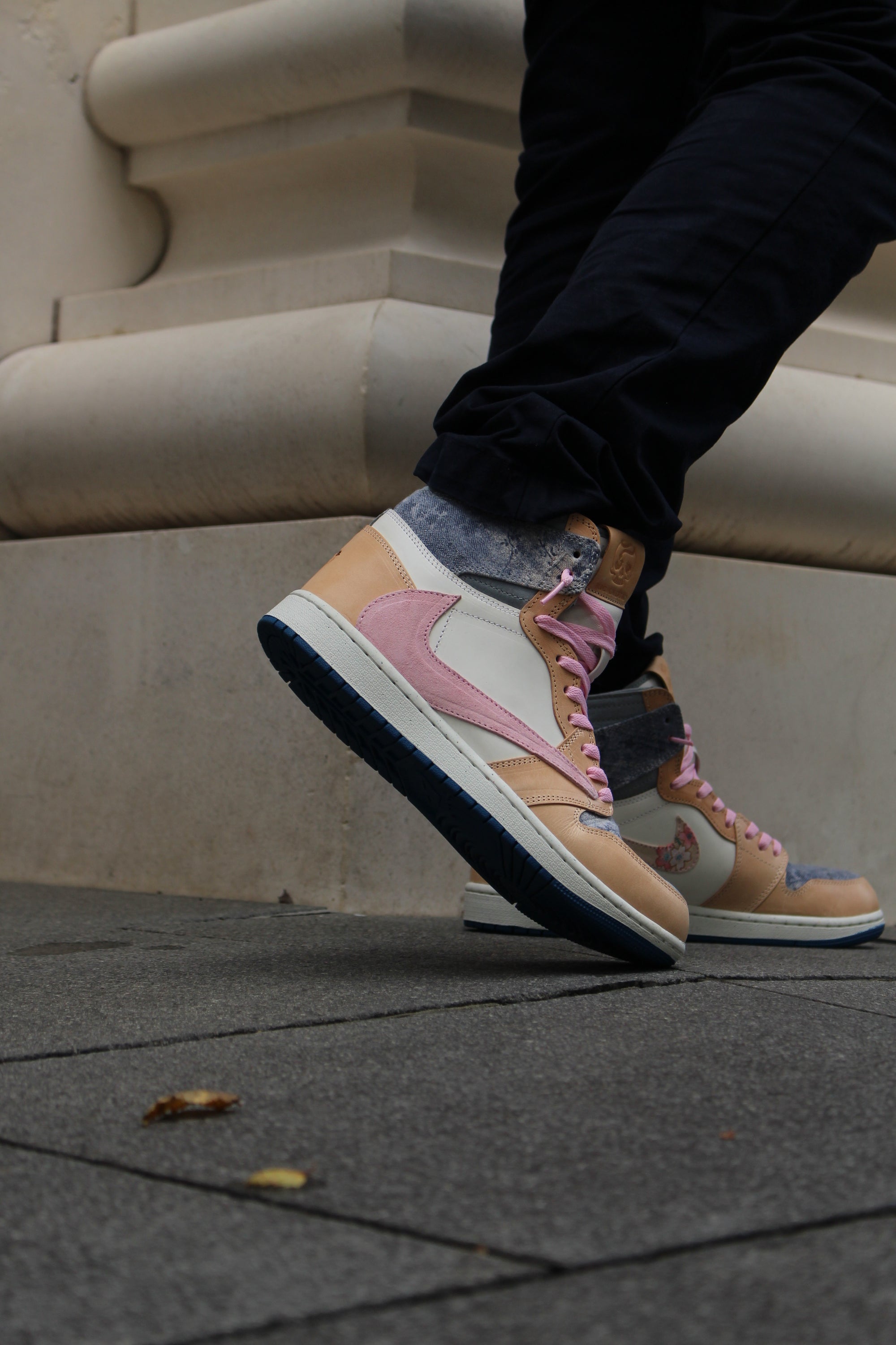Air Jordan 1 High Travis Scott "Tokyo Bloom"