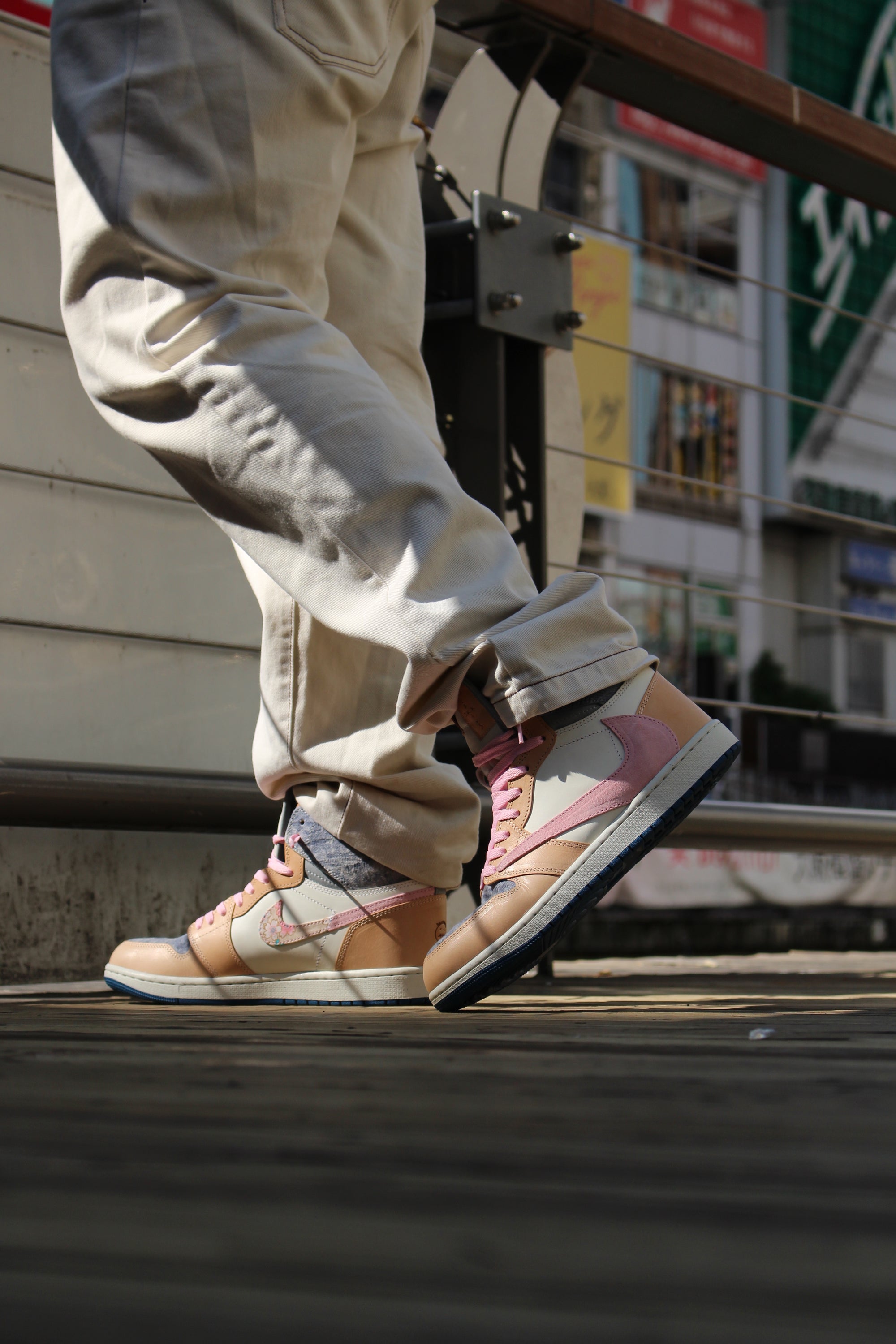 Air Jordan 1 High Travis Scott "Tokyo Bloom"